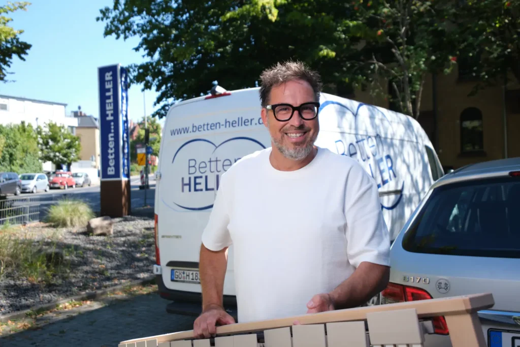 Matthias Themann baut Ihnen Ihr Bett auf