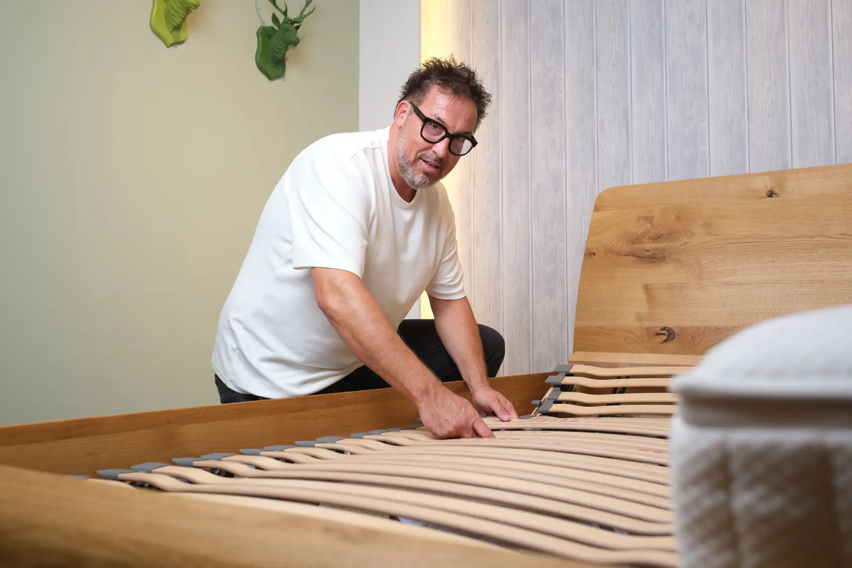 Matthias Themann stellt Ihnen Ihren Lattenrost ein